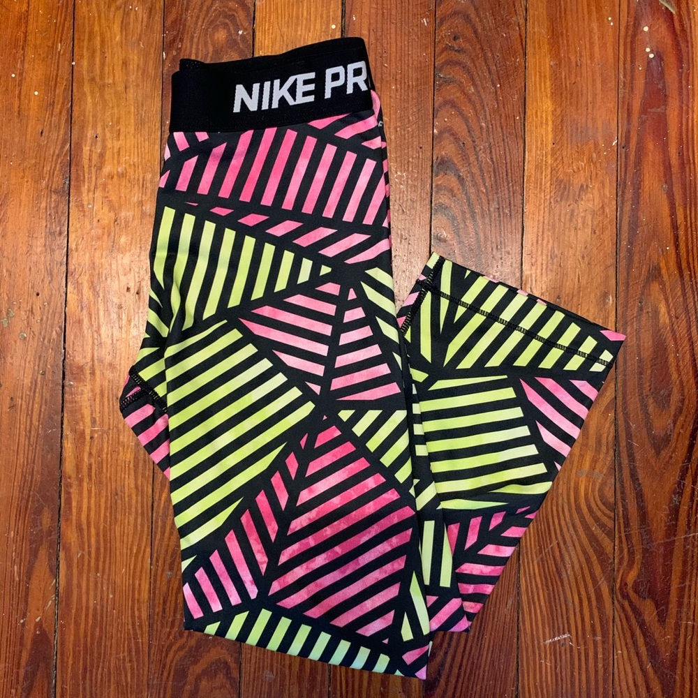 Nike pro crop leggings
